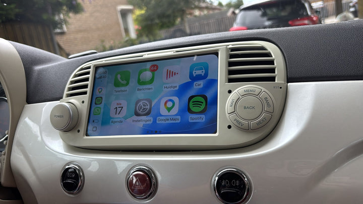 Apple CarPlay op het scherm van een Boscer autoradio
